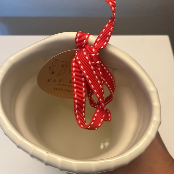 Rae Dunn Holly Christmas deco - Picture 2 of 4